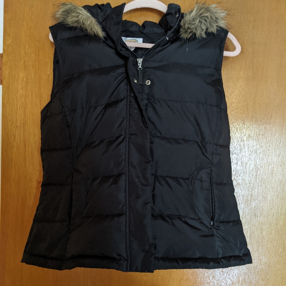 Talbot black puffer vest with faux fur lined hood
